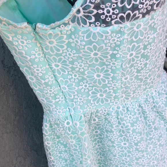 Lauren Conrad White Floral Lace Mint Green Dress 8 - Picture 5 of 11